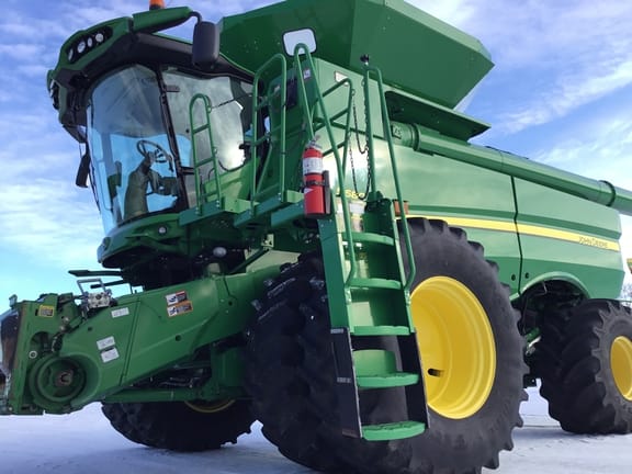 2014 John Deere S680 Equipment Image0