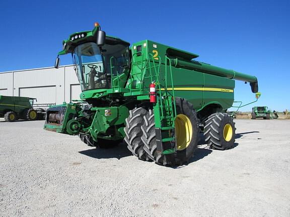 Image of John Deere S680 Primary image