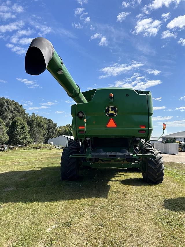 Image of John Deere S680 equipment image 3