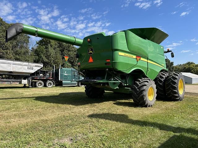 Image of John Deere S680 equipment image 2