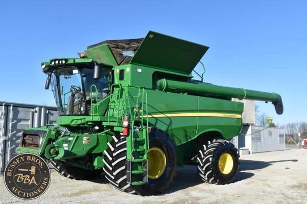 Image of John Deere S680 Primary image