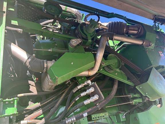 Image of John Deere S680 equipment image 2