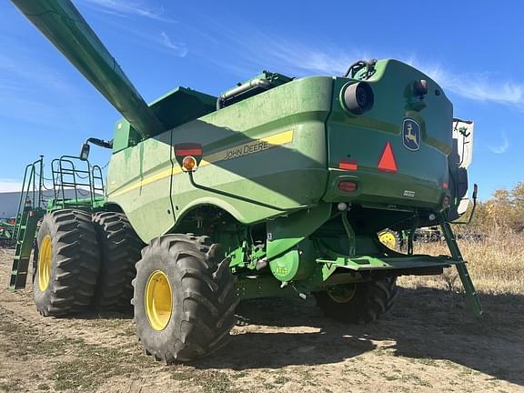 Image of John Deere S680 equipment image 1