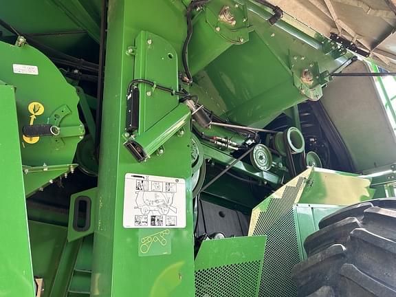 Image of John Deere S680 equipment image 4