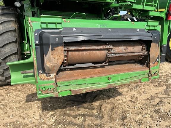 Image of John Deere S680 equipment image 2