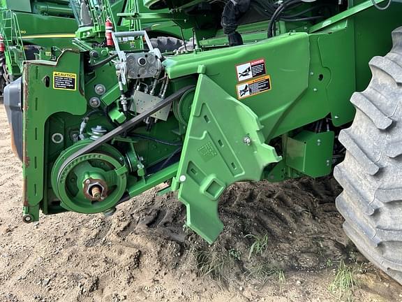 Image of John Deere S680 equipment image 1