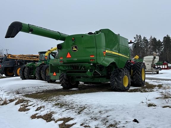 Image of John Deere S680 equipment image 3