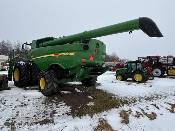 Image of John Deere S680 equipment image 2