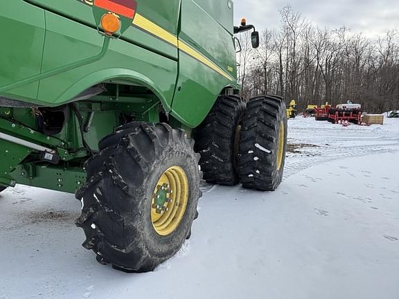 Image of John Deere S680 equipment image 4