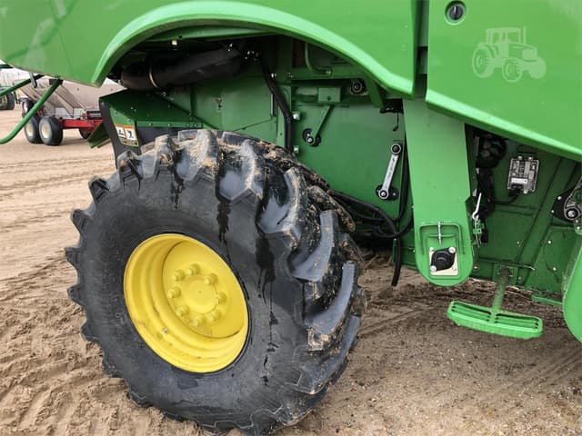 Image of John Deere S680 equipment image 3