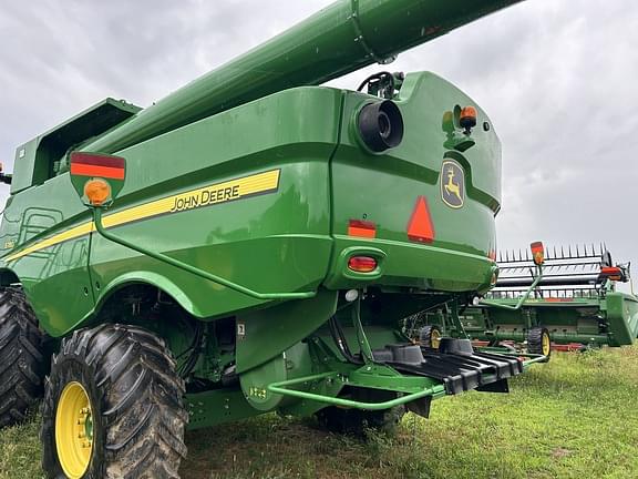 Image of John Deere S680 equipment image 1