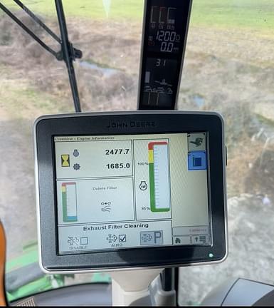 Image of John Deere S680 equipment image 4