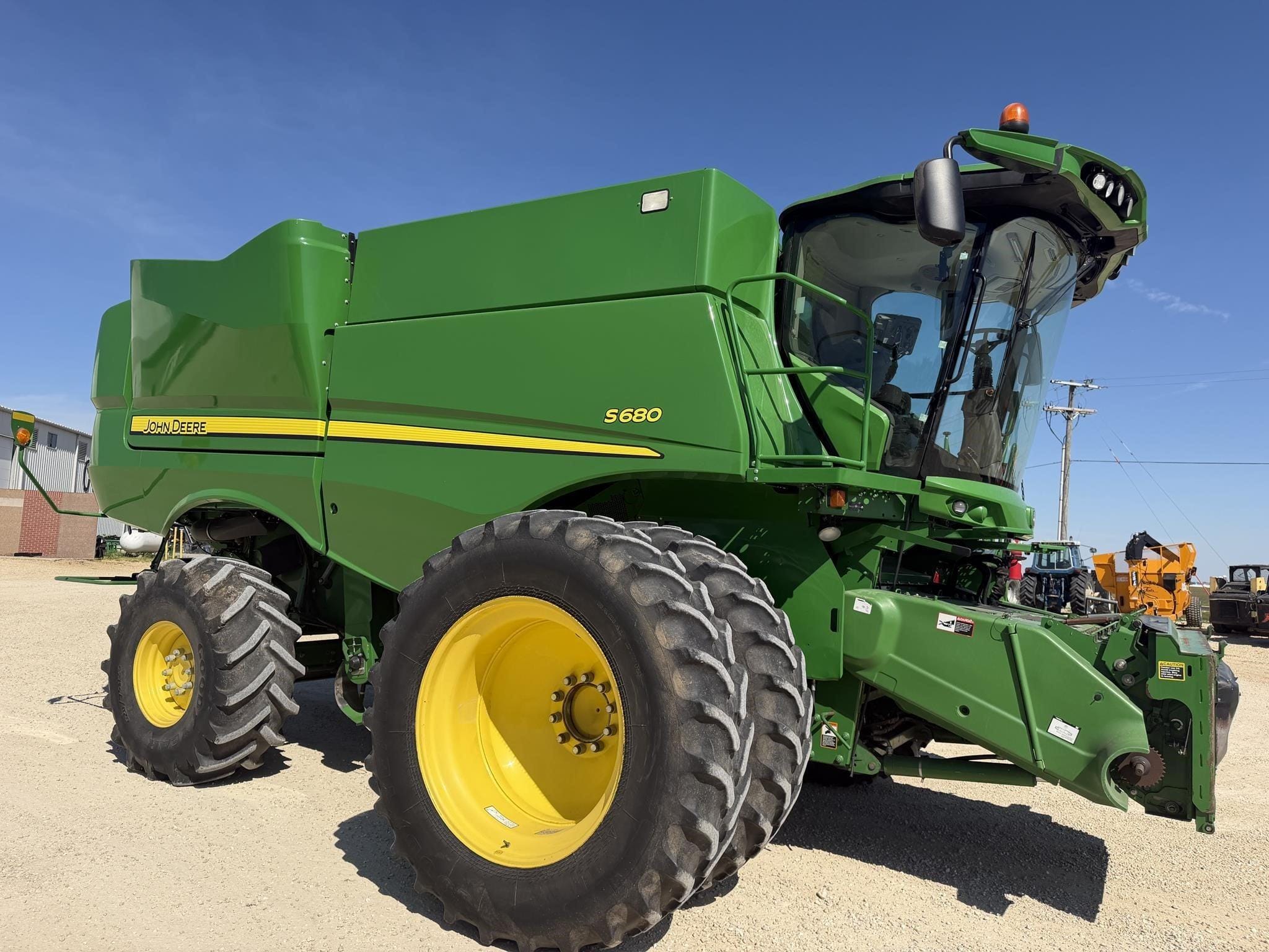 2014 John Deere S680 Equipment Image0