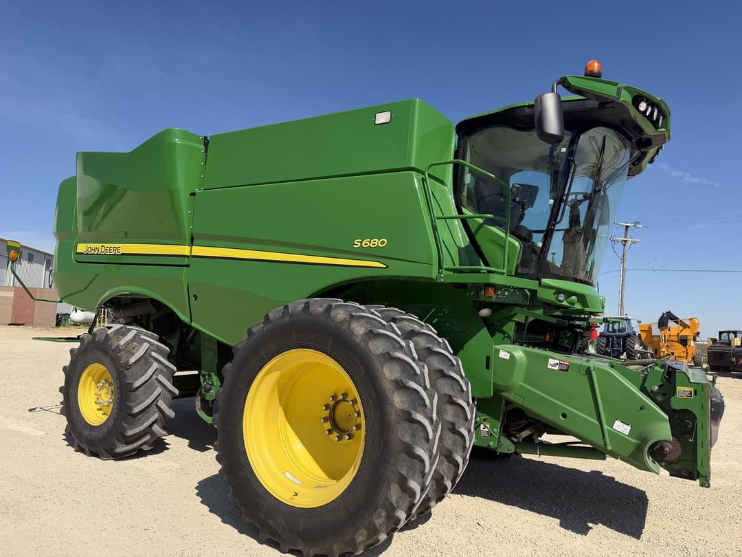 Image of John Deere S680 Primary image