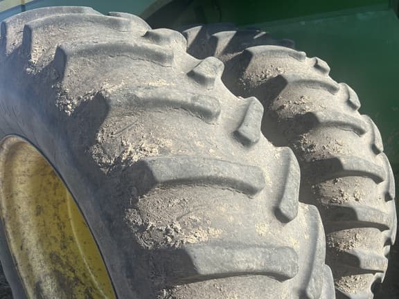 Image of John Deere S680 equipment image 4