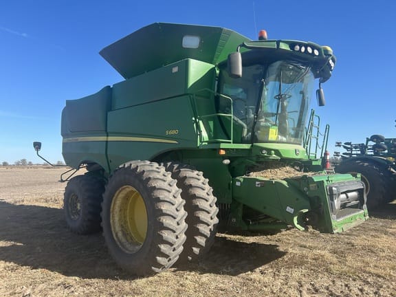 2014 John Deere S680 Equipment Image0