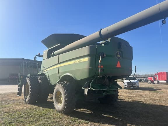 Image of John Deere S680 equipment image 2