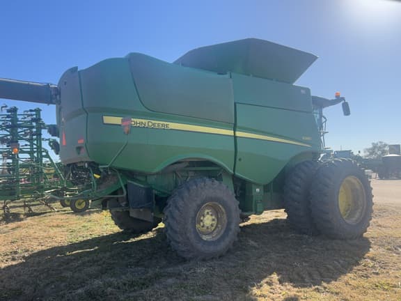 Image of John Deere S680 equipment image 3