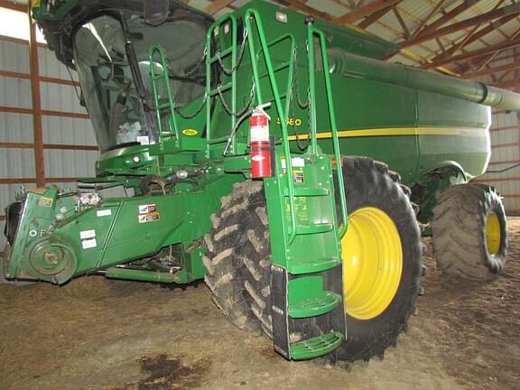 Image of John Deere S680 equipment image 4