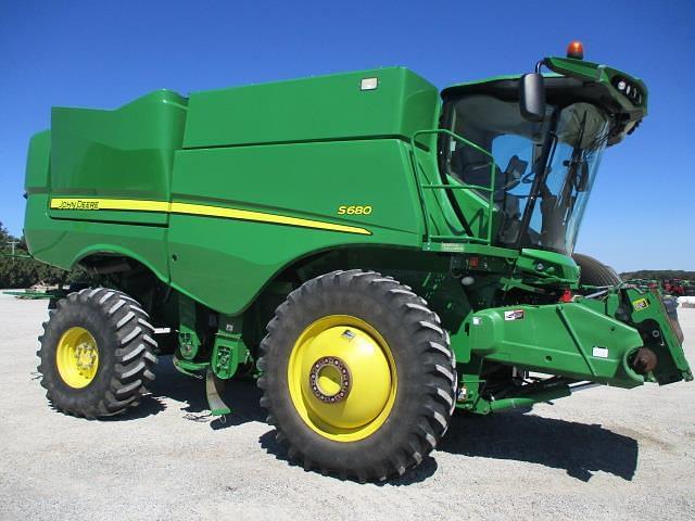 Image of John Deere S680 equipment image 1