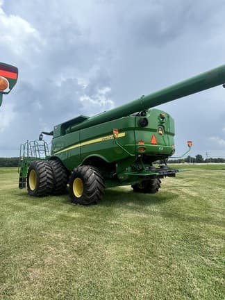 Image of John Deere S680 equipment image 2