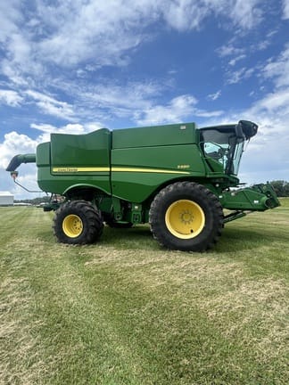2014 John Deere S680 Equipment Image0