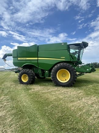 Image of John Deere S680 Primary image