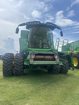2014 John Deere S680 Image