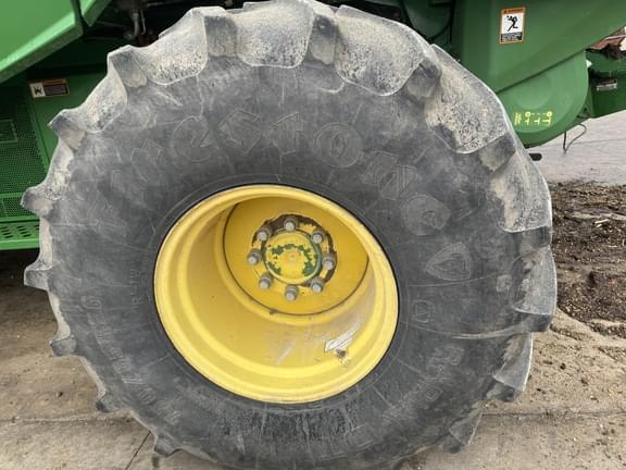 Image of John Deere S680 equipment image 3