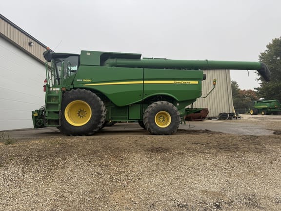 Main image John Deere S680