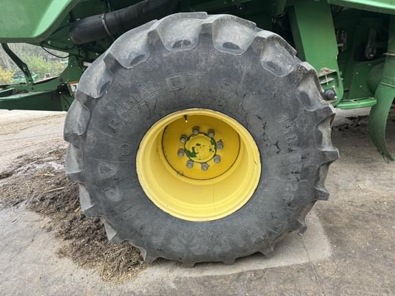 Image of John Deere S680 equipment image 4
