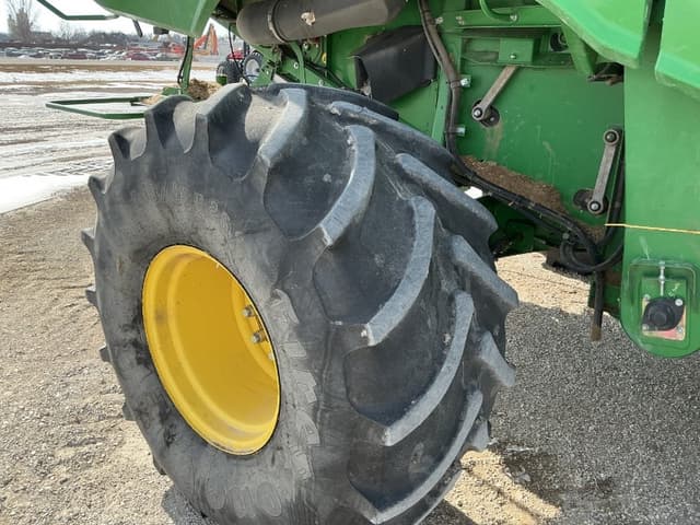 Image of John Deere S680 equipment image 4