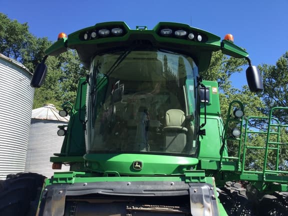 Image of John Deere S680 equipment image 3