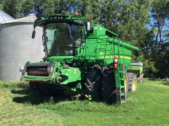 2014 John Deere S680 Equipment Image0