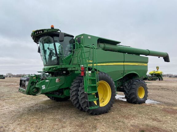 Main image John Deere S680