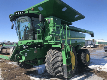 Main image John Deere S680