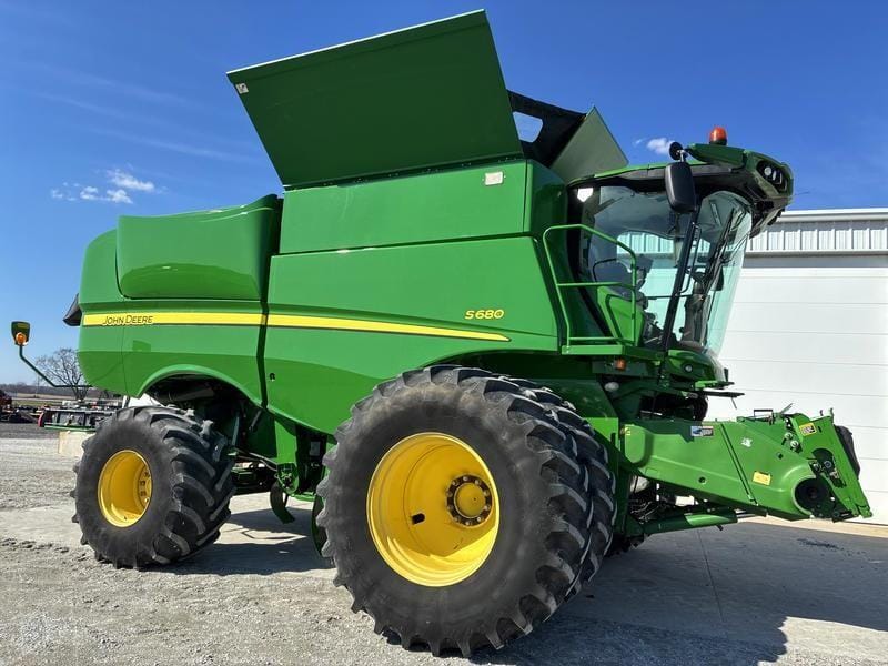 2014 John Deere S680 Equipment Image0