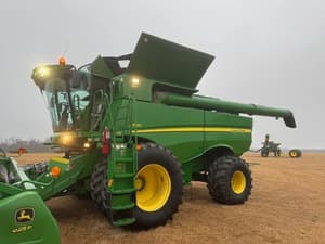 2014 John Deere S680 Image