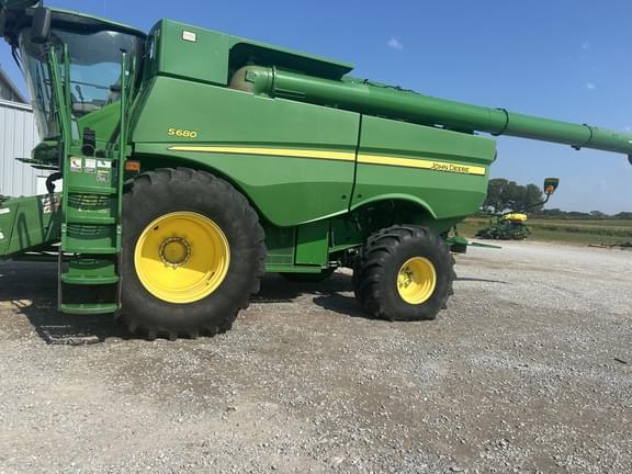 Image of John Deere S680 equipment image 1