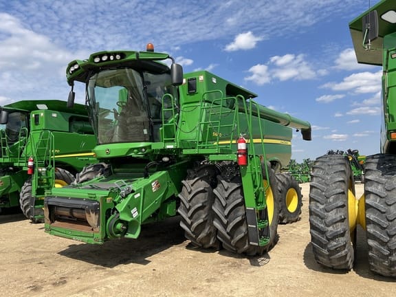 Main image John Deere S680