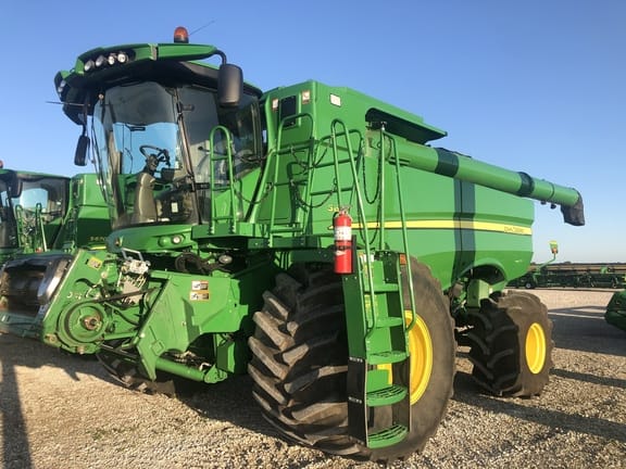 Main image John Deere S680