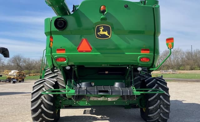 Image of John Deere S680 equipment image 3