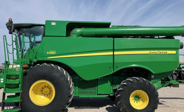 Image of John Deere S680 equipment image 1