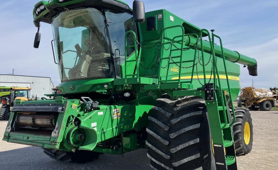 John Deere S680 Equipment Image0