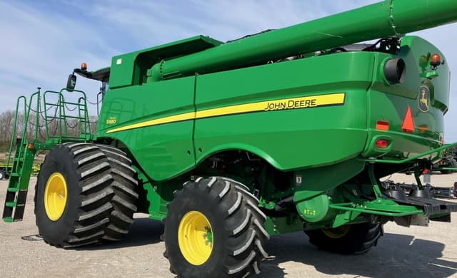 Image of John Deere S680 equipment image 2