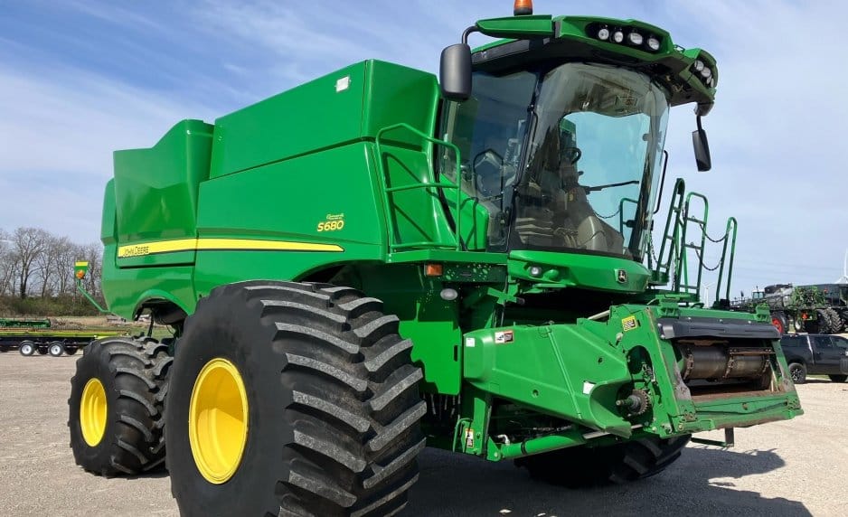 2014 John Deere S680 Equipment Image0