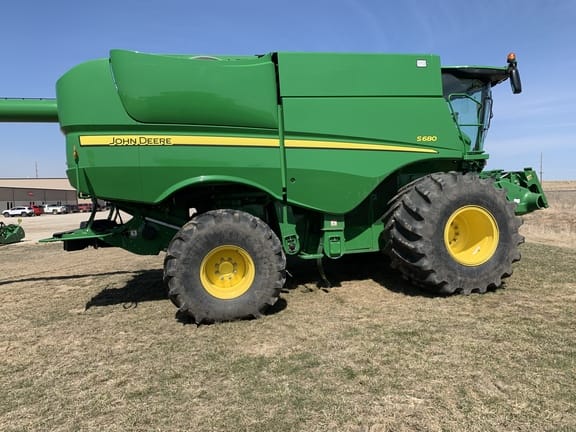 Main image John Deere S680