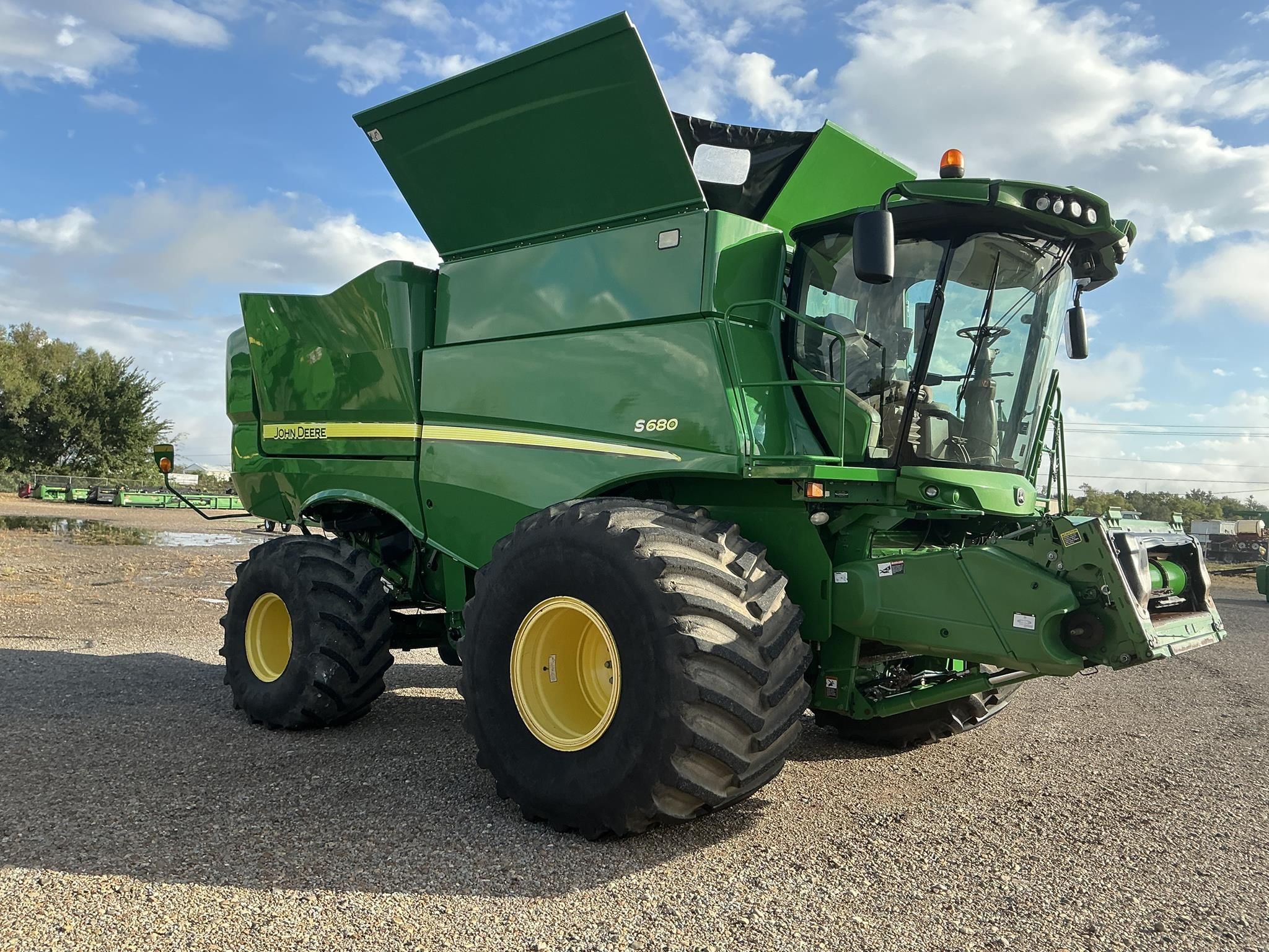 2014 John Deere S680 Equipment Image0