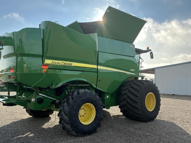 Image of John Deere S680 equipment image 1