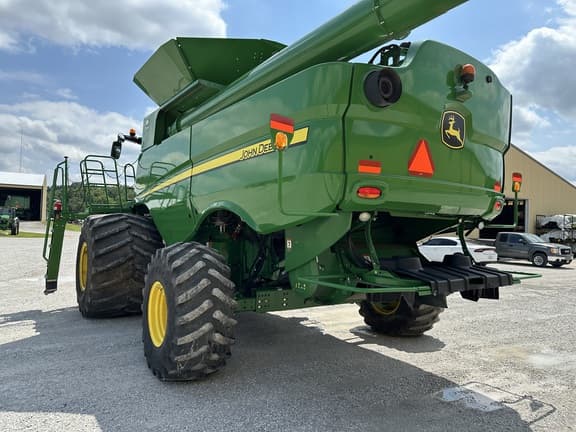 Image of John Deere S680 equipment image 4